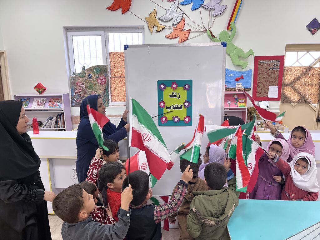 طنینانداز شدن «زنگ انقلاب» در مرکز فرهنگی هنری مادوان