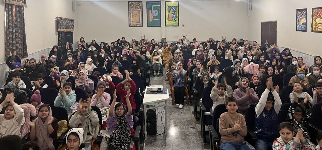 جشن نیمه شعبان و اکران فیلم «دختر برقی» در کانون کنگاور برگزار شد