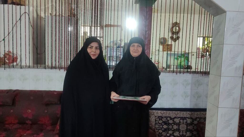 دیدار مدیرکل کانون ایلام با خانواده مادر وکودک شهید در جنگ ۱۲روزه