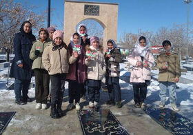 ادای احترام اعضای مرکز فرهنگی‌هنری کانون رضی به شهدای انقلاب و دفاع مقدس