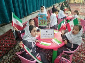 برپایی میز خدمت ایستگاه نقاشی و پویش پرچم در آشتیان