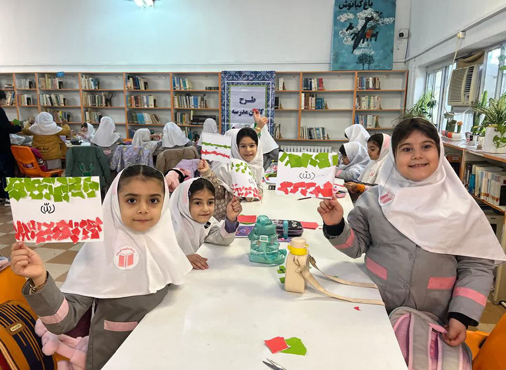 کودکان انزلی با ابزار فرهنگ و هنر، فجر چهل و هفتم انقلاب را گرامیداشتند