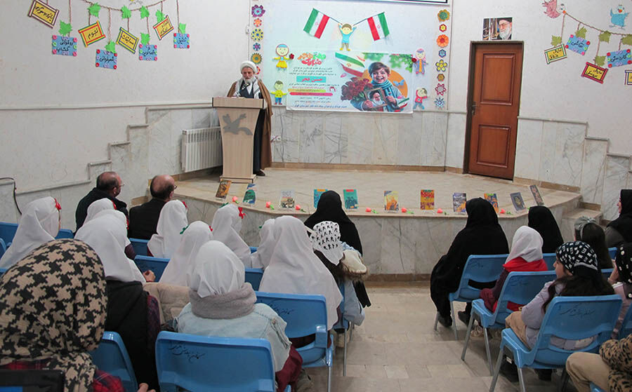 جشن «میهمانی لالهها» با تجلیل از خانواده شهدا در مرکز شماره یک کانون کوثر برگزار شد