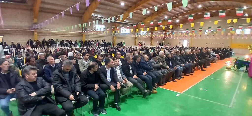 درخشش گروه سرود کانون هشجین در جشن بزرگ انقلاب و نیمهشعبان