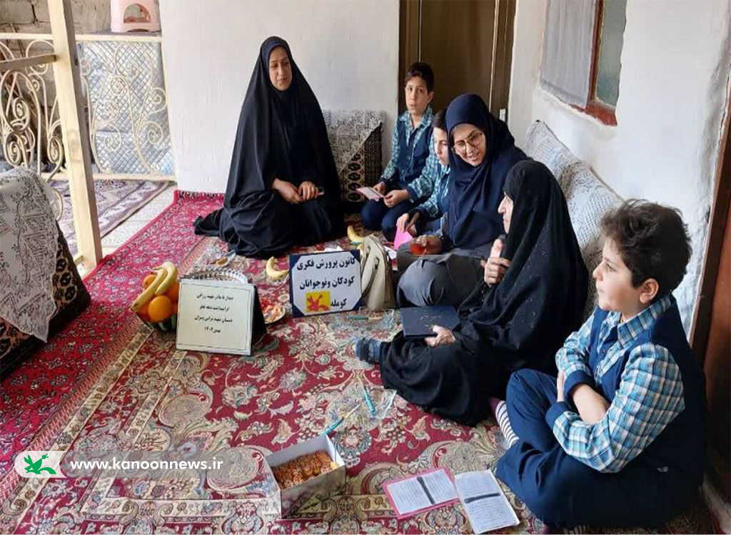 ادای احترام مربیان و اعضای کانون کومله به خانواده شهدا / مادرگرانقدر شهید رزاقی تجلیلشد