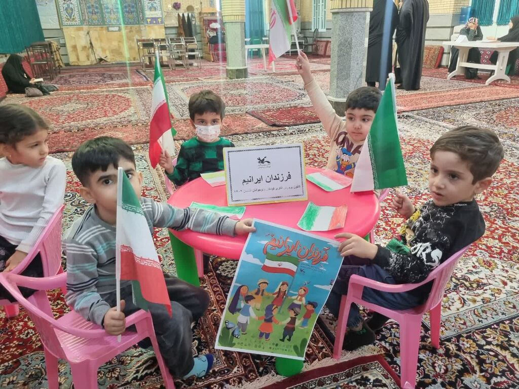 برپایی میز خدمت ایستگاه نقاشی و پویش پرچم در آشتیان