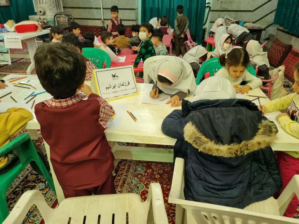 برپایی میز خدمت ایستگاه نقاشی و پویش پرچم در آشتیان