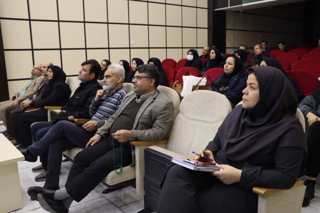 برپایی نشست آموزشی مدیریت پسماند با تکیه بر تفکیک از مبدأ در کانون استان مرکزی