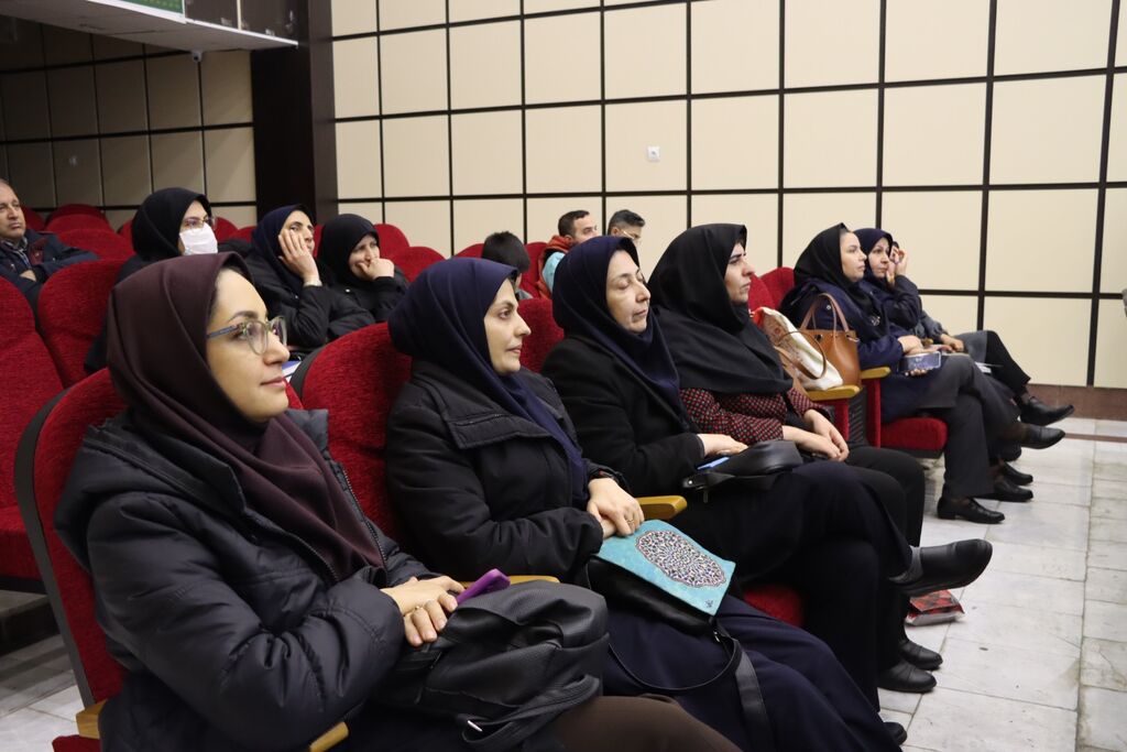 برپایی نشست آموزشی مدیریت پسماند با تکیه بر تفکیک از مبدأ در کانون استان مرکزی