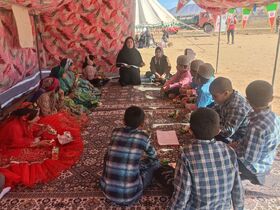 کودکان عشایری در فضایی تجربه‌محور با کتاب و کاردستی آشنا شد