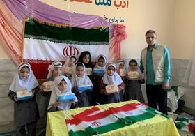 جشن نیمه شعبان و ایام دهه فجر با اعضای کتابخانه سیار کانون قم در روستای فردو