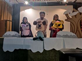 اجرای نمایش «یک دانه گندم» برای دانش‌آموزان حاشیه شهر زاهدان در کانون سیستان و بلوچستان