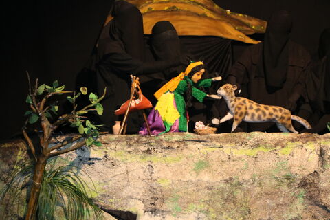 نوجوانان شیرازی به تماشای نمایش عروسکی «آن شب مهتاب» نشستند