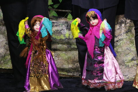 نوجوانان شیرازی به تماشای نمایش عروسکی «آن شب مهتاب» نشستند