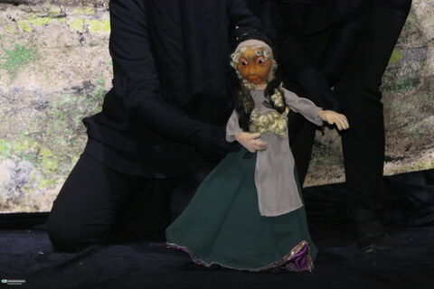 نوجوانان شیرازی به تماشای نمایش عروسکی «آن شب مهتاب» نشستند