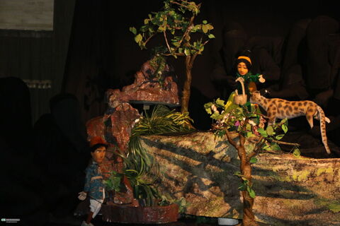 نوجوانان شیرازی به تماشای نمایش عروسکی «آن شب مهتاب» نشستند