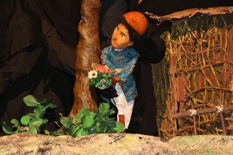 نوجوانان شیرازی به تماشای نمایش عروسکی «آن شب مهتاب» نشستند