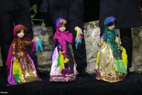 نوجوانان شیرازی به تماشای نمایش عروسکی «آن شب مهتاب» نشستند