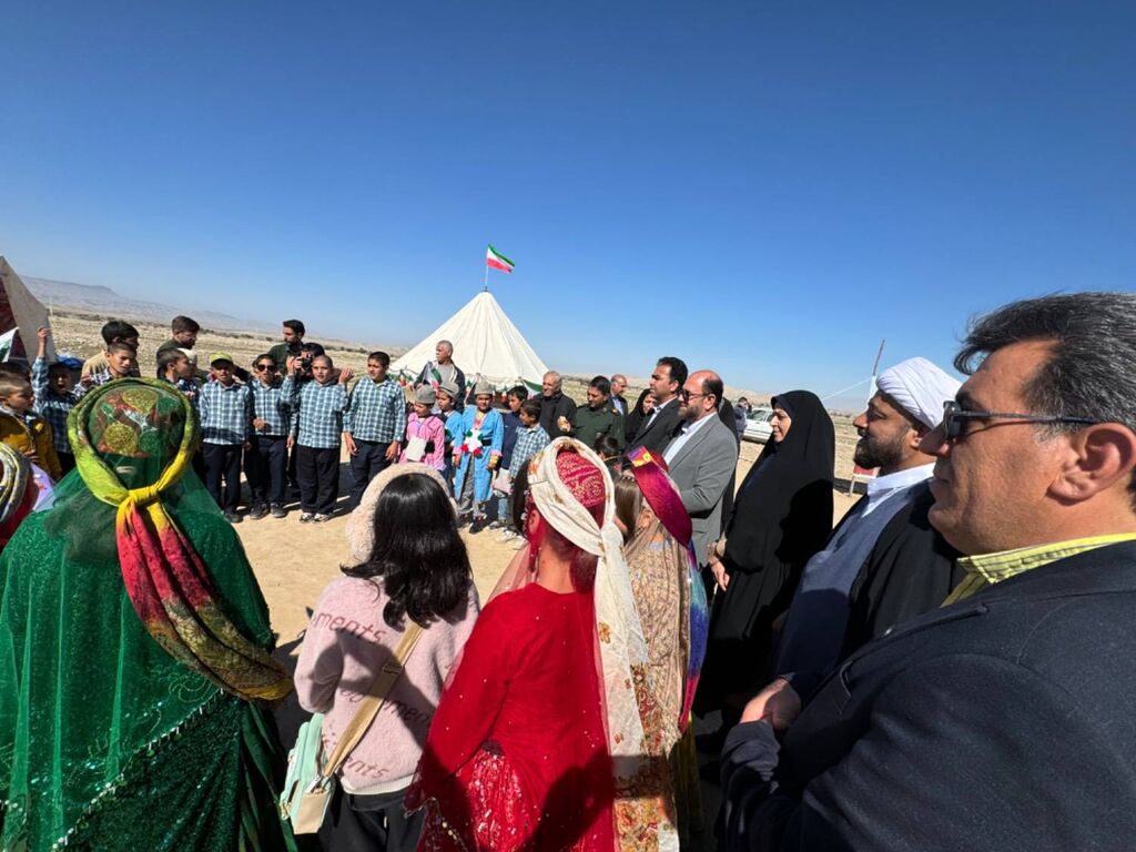 کودکان عشایری در فضایی تجربهمحور با کتاب و کاردستی آشنا شد