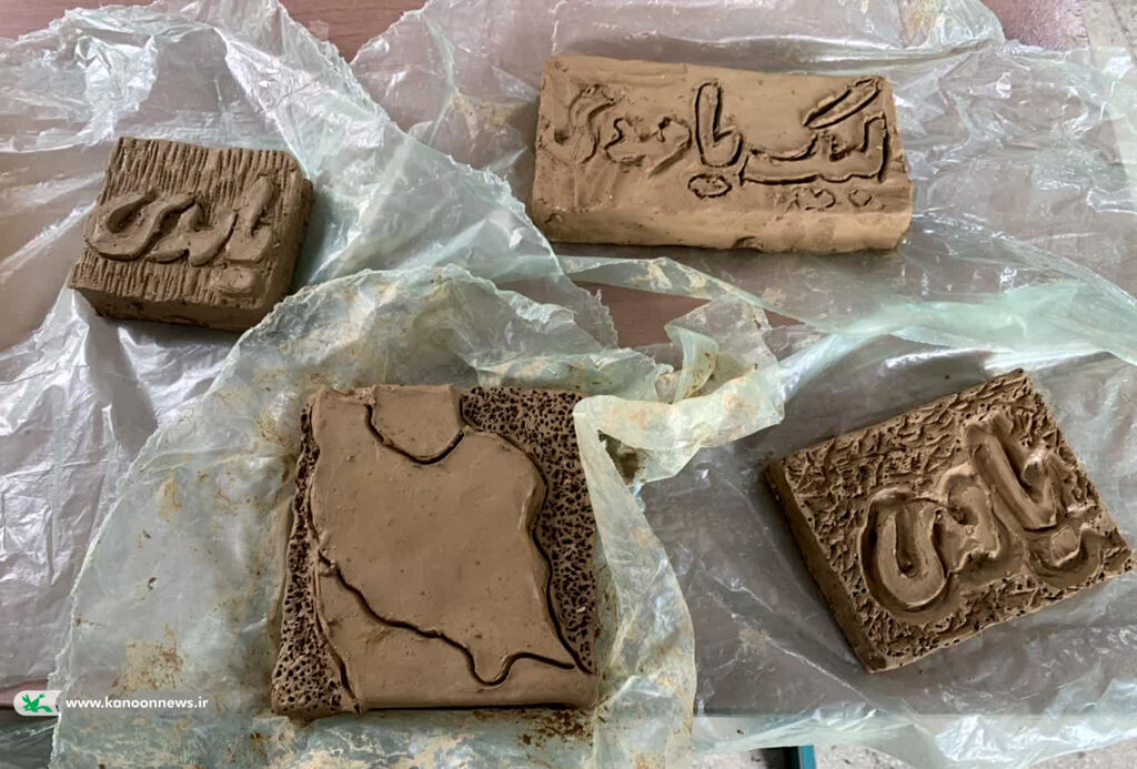 جشن نیمه شعبان و ایام دهه فجر با اعضای کتابخانه سیار کانون قم در روستای فردو