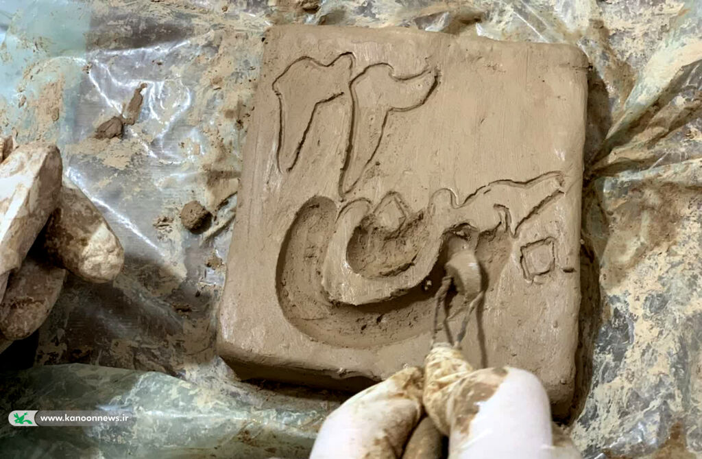 جشن نیمه شعبان و ایام دهه فجر با اعضای کتابخانه سیار کانون قم در روستای فردو