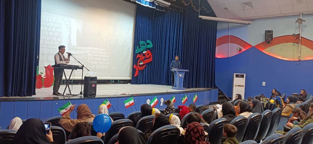 «جشن دهه فجر» در مرکز شماره ۲ کانون کرمانشاه