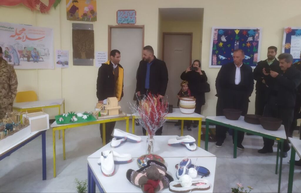 نمایشگاه آثار دستی اعضای کانون و مددجویان بهزیستی در مرکز نوسود گشایش یافت