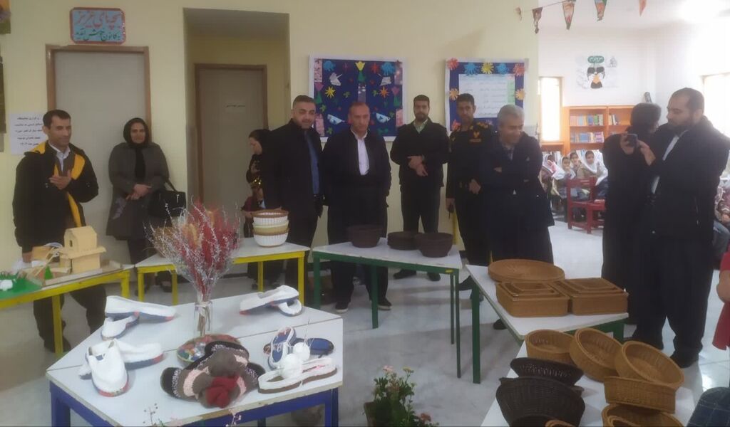 نمایشگاه آثار دستی اعضای کانون و مددجویان بهزیستی در مرکز نوسود گشایش یافت