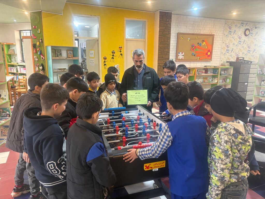 گرامیداشت دهه فجر با حضور نوجوانان در کانون مینودشت