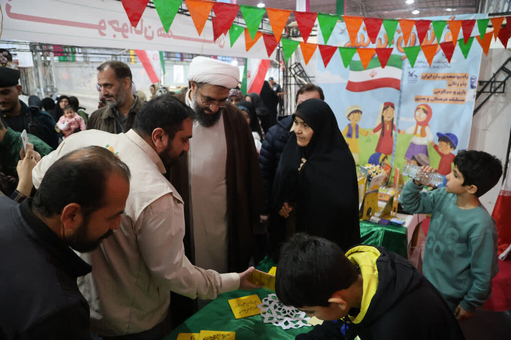 از رادیو انتظار تا چتر رنگی/ روایت میزبانی کانون همدان در برپایی جشن تولد امام مهربانی