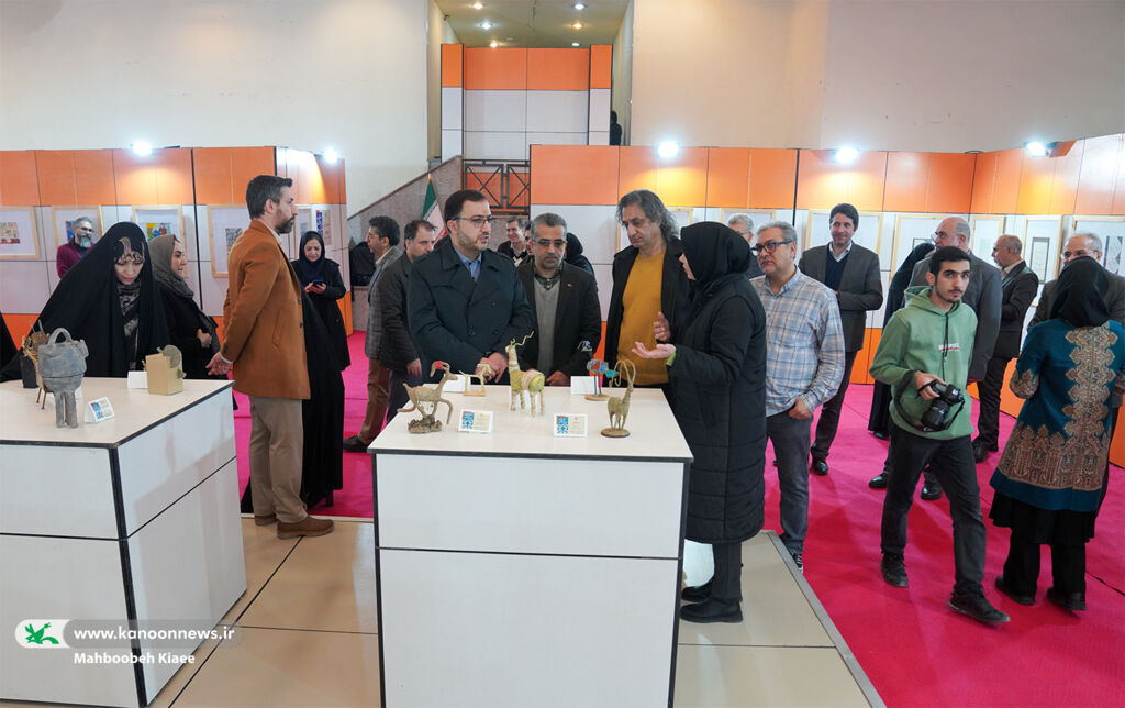 نمایشگاه دهمین دوسالانه ملی هنرهای تجسمی کانون گشایش یافت