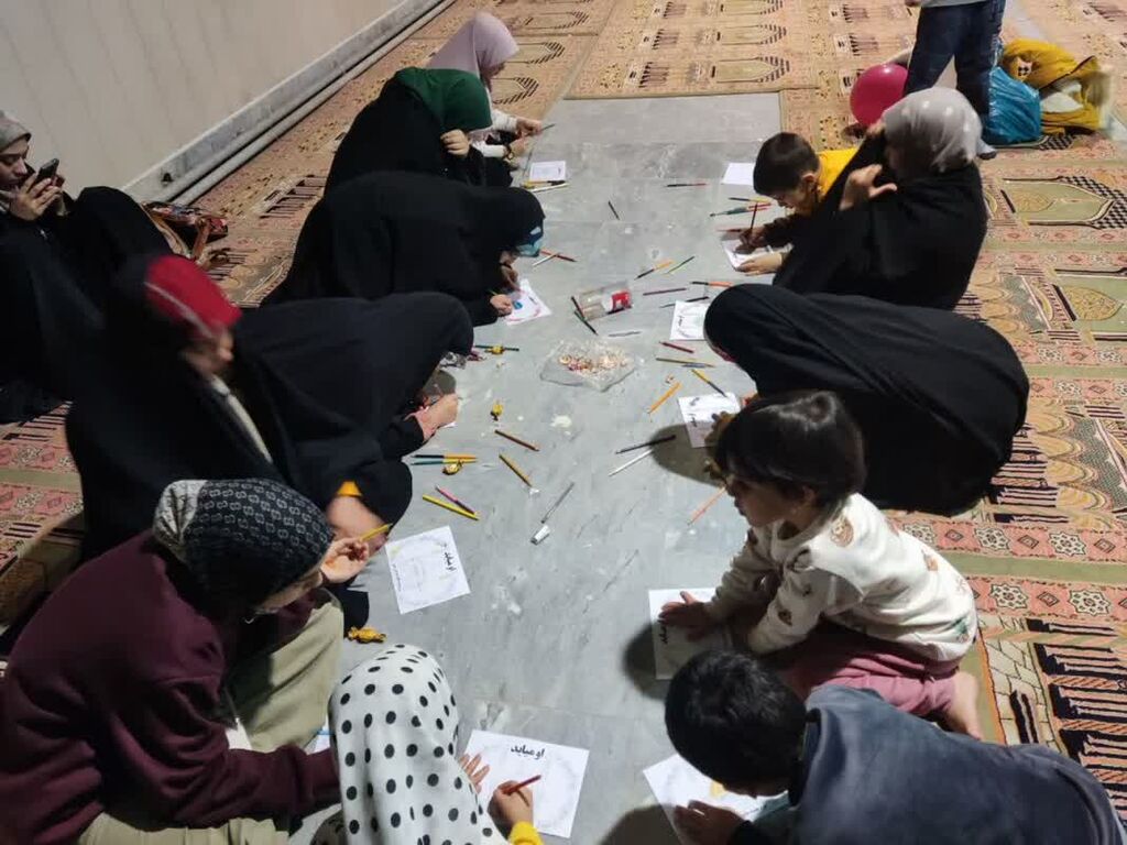 برپایی میزخدمت و ایستگاه نقاشی کانون پرورش فکری استان مرکزی در مصلی شهر خمین