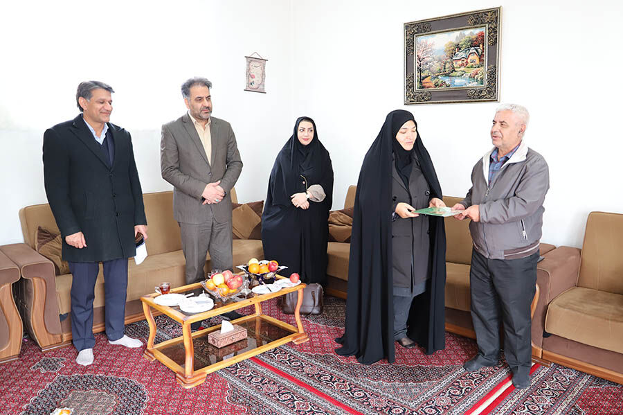 عزت امروز کشور نتیجه ایثار رزمندگان است