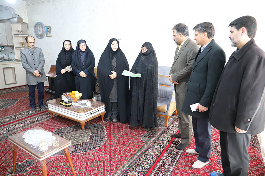 عزت امروز کشور نتیجه ایثار رزمندگان است