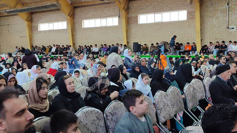 جشن بزرگ انقلاب در بخش هیر با حضور کتابخانه سیار روستایی برگزار شد