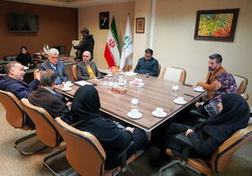 نشست مدیرعامل کانون با هنرمندان هنرهای تجسمی برگزار شد