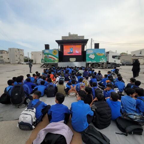 گزارش تصویری/ تماشاخانه سیار کانون پرورش فکری پس از 28 اجرا در استان هرمزگان به کار خود پایان داد