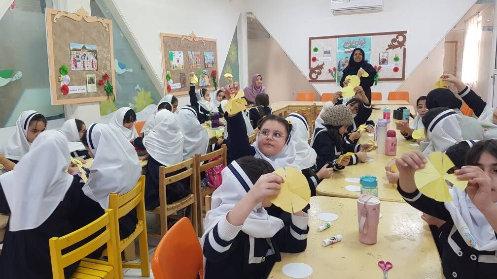 همنوایی جشن انقلاب اسلامی و نیمه شعبان در مرکز مجتمع کانون تبریز