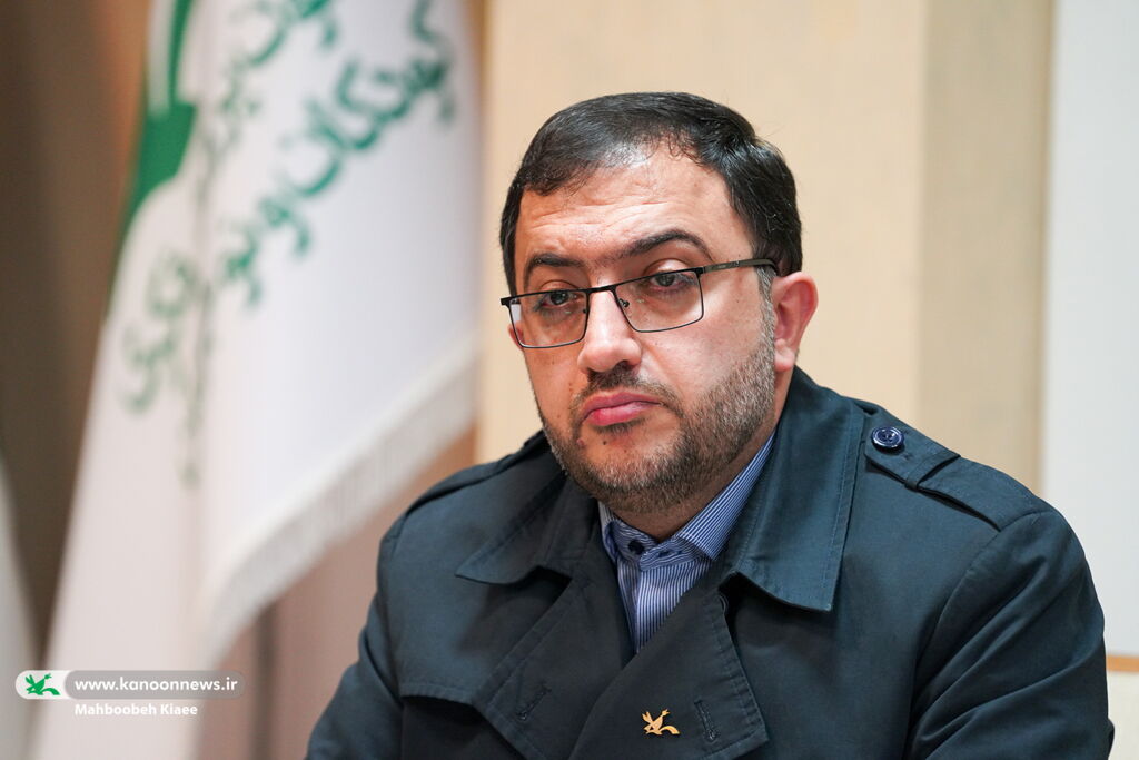 نشست مدیرعامل کانون با هنرمندان هنرهای تجسمی برگزار شد