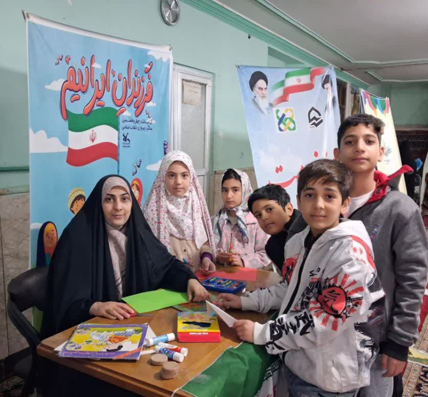 میزخدمت مرکز فرهنگی چناران در مصلای نماز جمعه