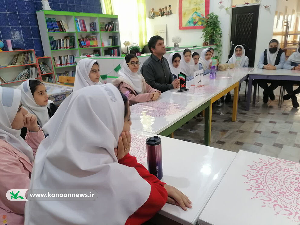 ویژه‌برنامه «ادبیات طنز» در مرکز کانون دورود استان لرستان برگزار شد