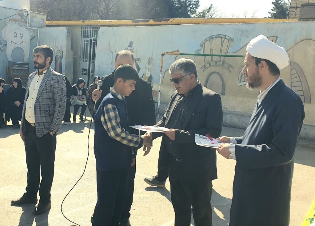 تقدیر از اعضا کتابخوان مرکز سیارشهری شماره ۲ مشهد