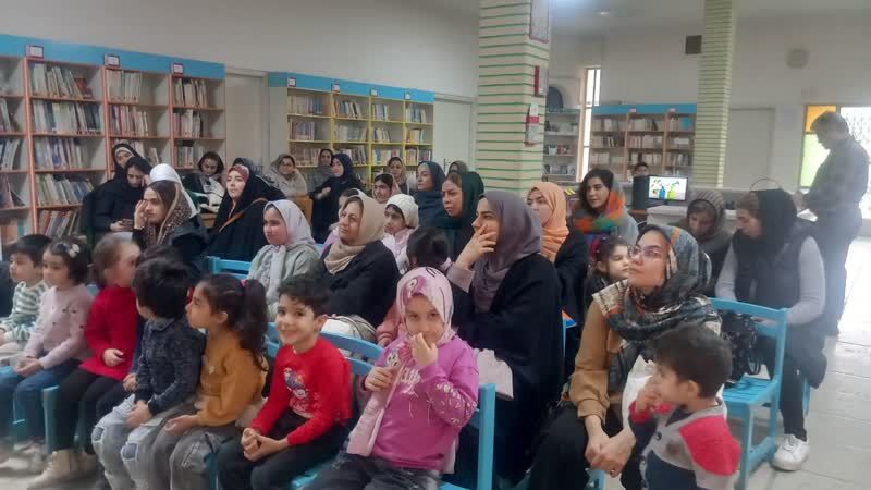 برنامه «برای تو می‌نویسم» با محوریت نیمه شعبان و دهه فجر در مرکز ۳۲ کانون تهران برگزار شد