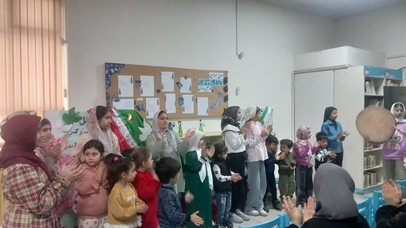 برنامه «برای تو مینویسم» با محوریت نیمه شعبان و دهه فجر در مرکز ۳۲ کانون تهران برگزار شد