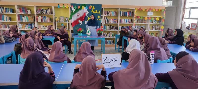 رقابت اعضای کانون استان مرکزی برای ساخت بلندترین سازه ماکارونی