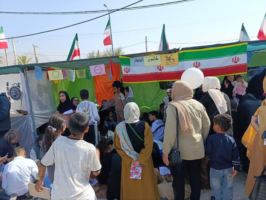 اجرای برنامههای شاد و فرهنگی مرکز حاجیآباد در پیادهروی نیمه شعبان