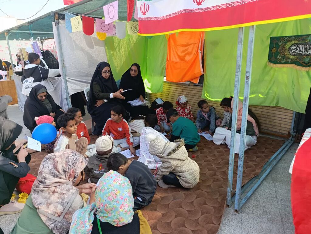 اجرای برنامههای شاد و فرهنگی مرکز حاجیآباد در پیادهروی نیمه شعبان