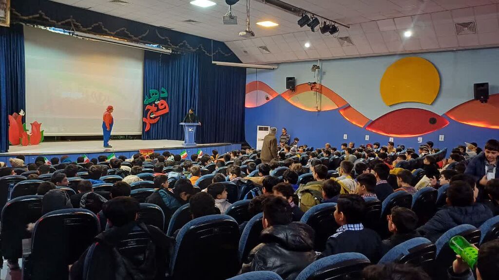 ویژه برنامه «دهه فجر» در مرکز شماره ۲ کانون کرمانشاه