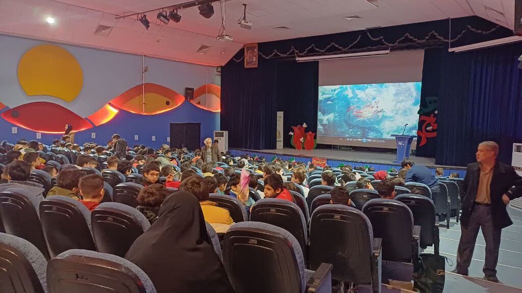 ویژه برنامه «دهه فجر» در مرکز شماره ۲ کانون کرمانشاه