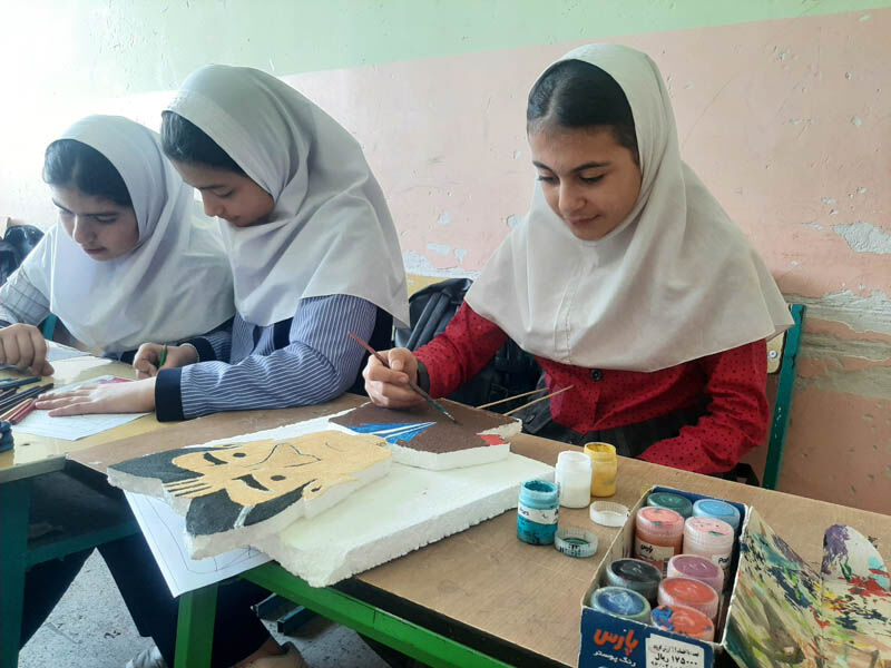 کتابخانههای سیار کانون در پارسآباد و کوثر جلوههای انقلاب را در مدارس روستایی به نمایش گذاشتند